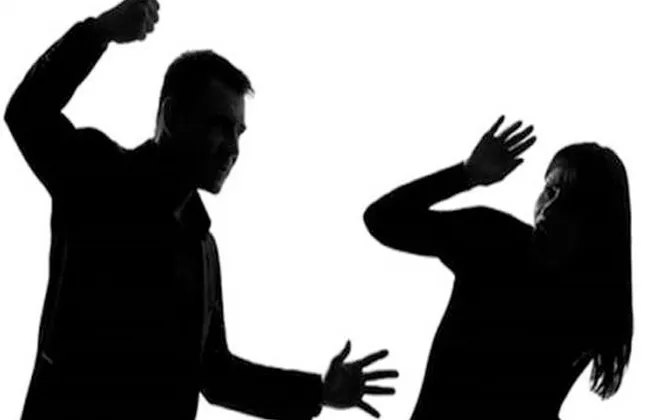 "نقف إلى جانبك، صمتك ليس الحل".. مشروع فلسطيني لمناهضة العنف ضد المرأة