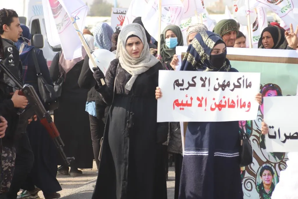 في مسيرات 25 نوفمبر.. المشاركون: يجب النضال من أجل تحرير المرأة في المناطق المحتلة