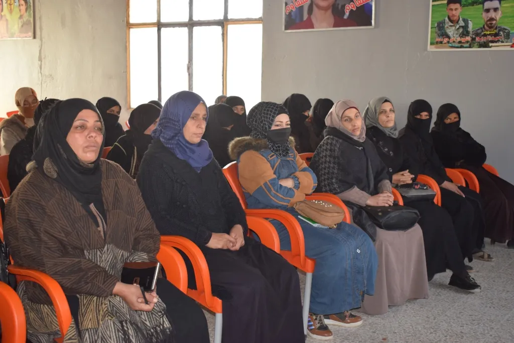 ​​​​​​​مكتب تجمّع نساء زنوبيا في منبج ينظم محاضرة توعوية لمناهضة العنف ضد المرأة