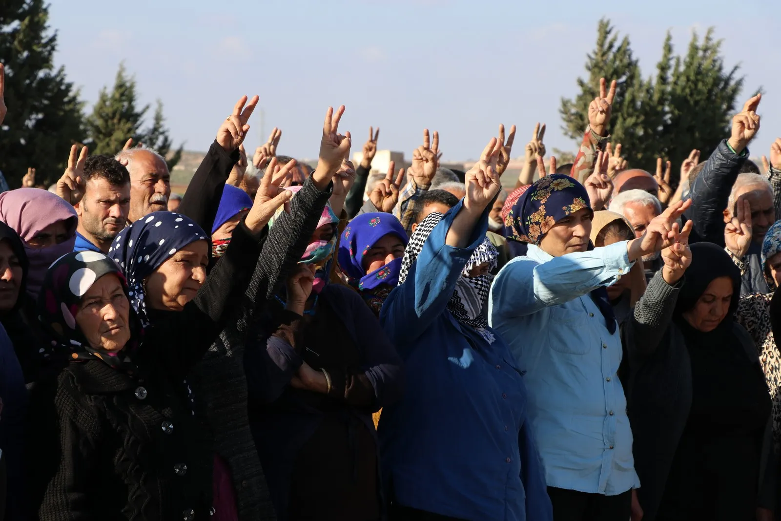 أهالي إقليم عفرين يقدمون واجب العزاء لذوي الشهيد رومت جيلو
