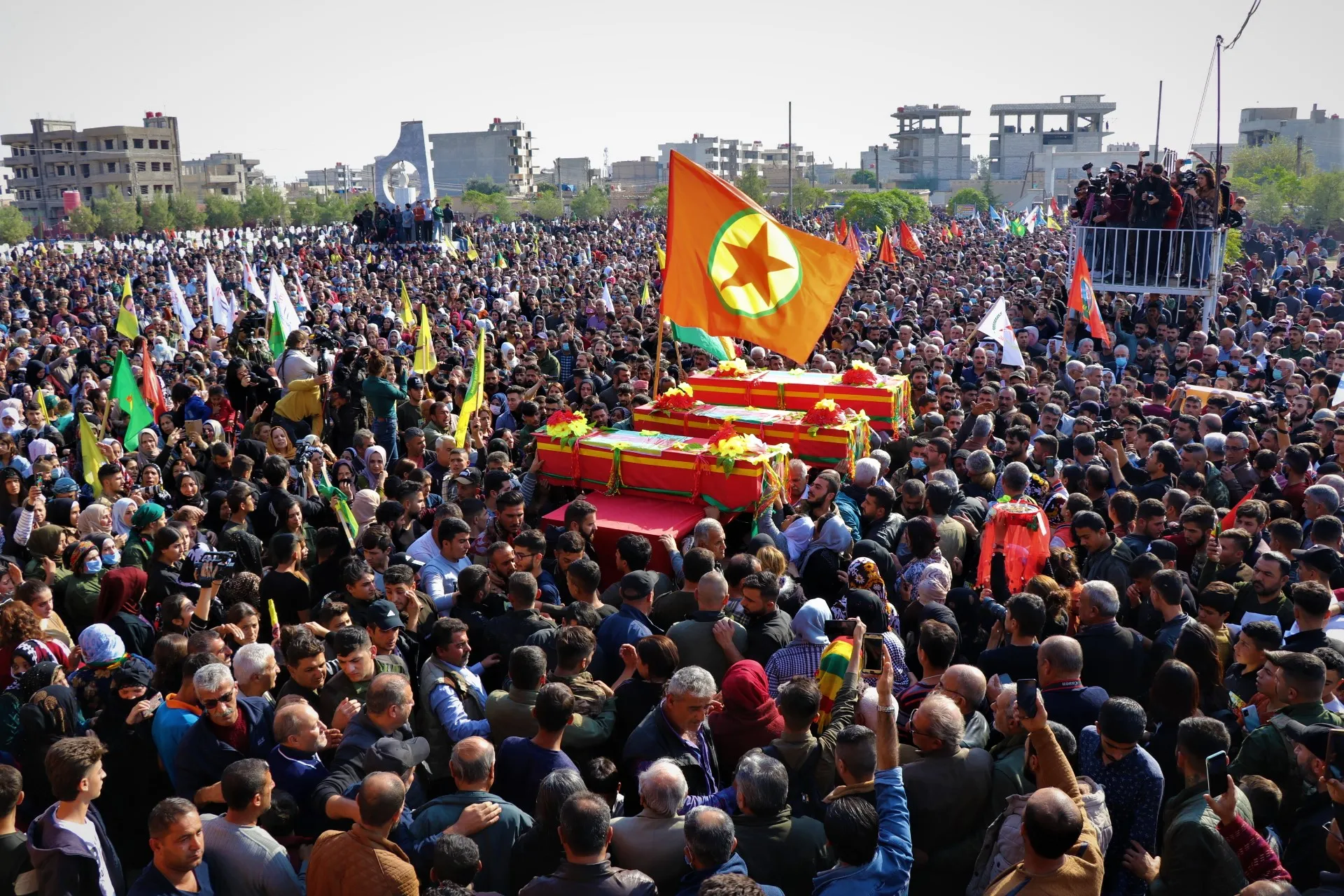 خلال مراسم تشييع شهداء مجزرة الهلالية: لن تستطيعوا إنهاء PKK والشعب الكردي