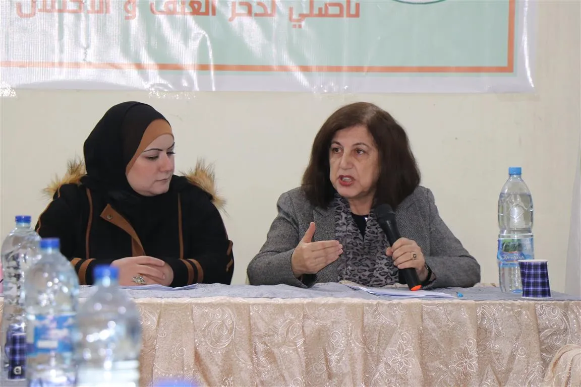 مشاركات في الجلسة الحوارية.. بتمكين النساء سياسياً يمكن الوصول إلى حياة تشاركية