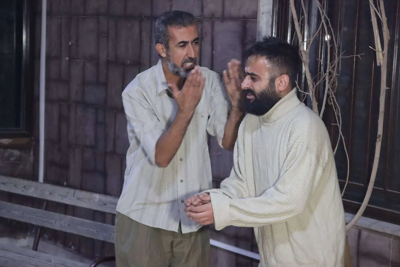 عرض مسرحية بعنوان "إننا بانتظاره" في قامشلو