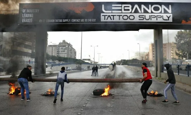 لبنان.. متلازمة ارتفاع الدولار وغضب الشارع