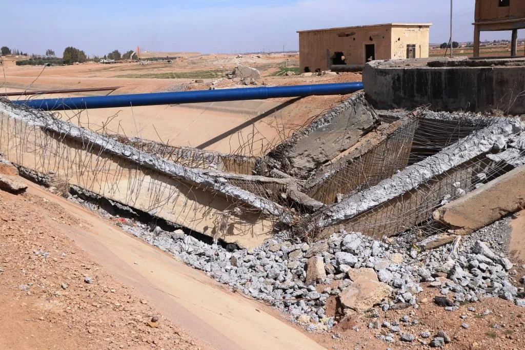 ​​​​​​​الخدمات الفنية في الرقة ستنهي إعادة بناء 3 جسور قريباً وتعد بإتمام البقية