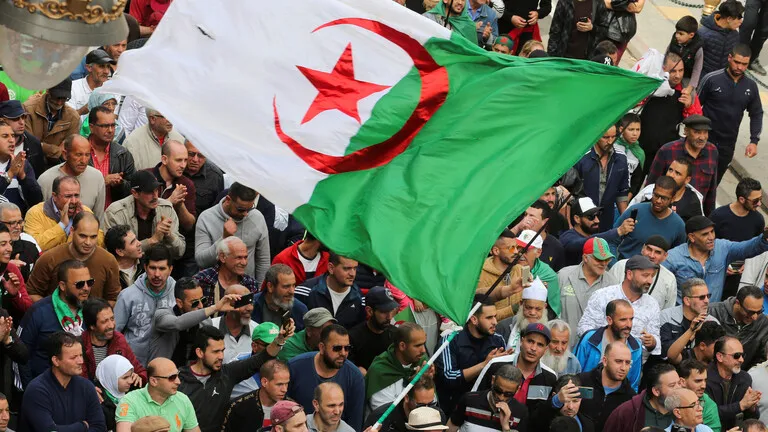 الجزائر.. احتجاجات على تأخر السلطة في الإيفاء بوعدها