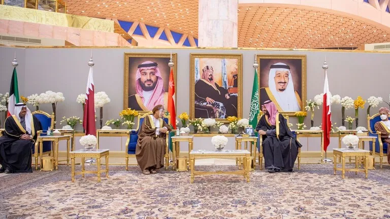 القمة الخليجية تشدد في ختامها على رفض التدخلات الأجنبية في الدول العربية