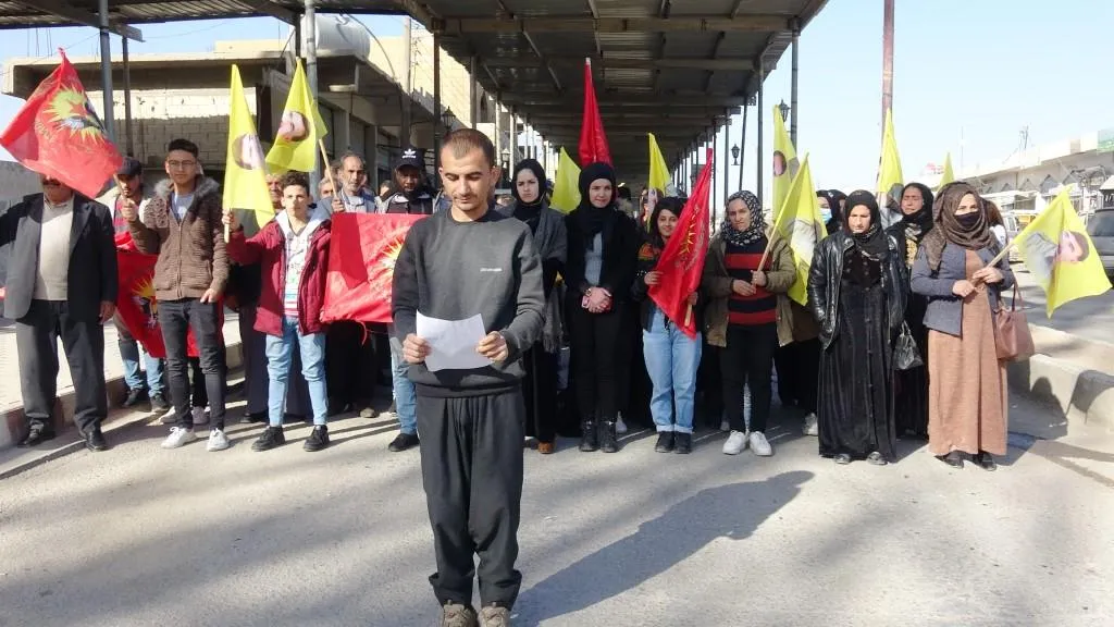 الشبيبة الثورية في عين عيسى تدين استهداف مجلس خانصور وتعتبره "جريمة حرب"