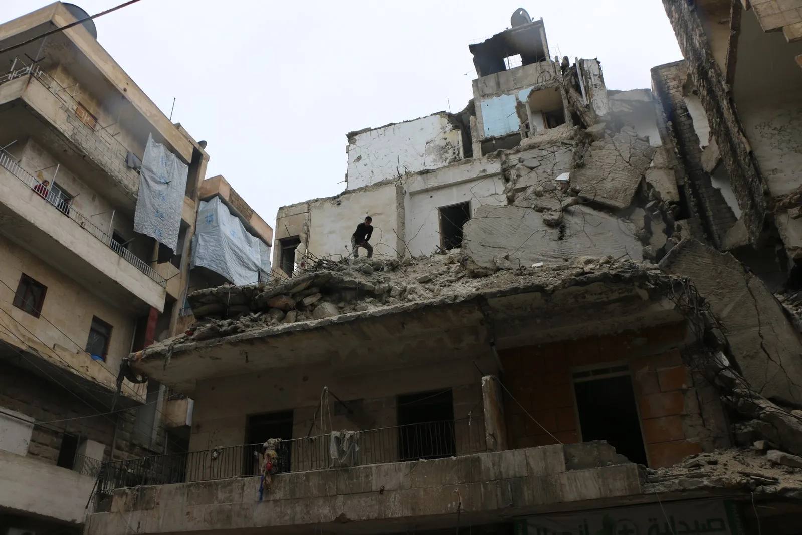 ​​​​​​​حلب... حملة لإزالة أنقاض الأبنية المتضررة بعد تحديد 40 نقطة خطرة