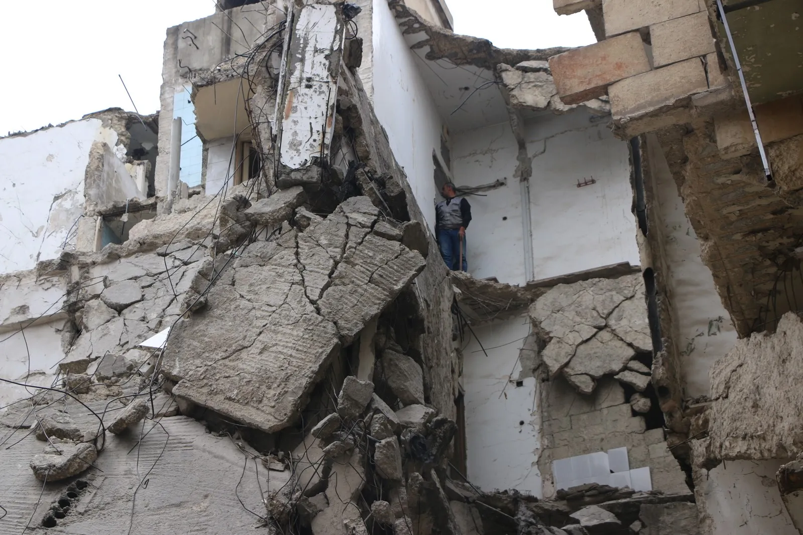 ​​​​​​​حلب... حملة لإزالة أنقاض الأبنية المتضررة بعد تحديد 40 نقطة خطرة