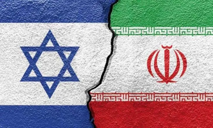إيران تجري مناورات عسكرية فوق منشأة نووية وتتوعد إسرائيل برد "ساحق"
