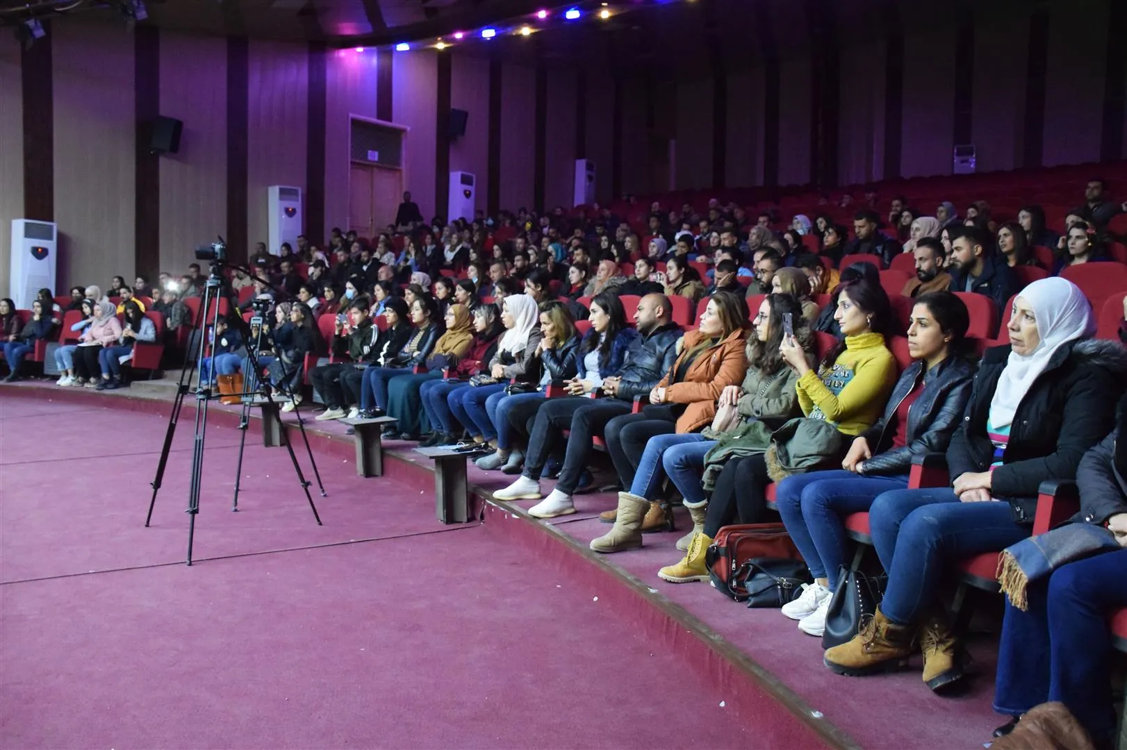 المنسيات.. عرض مسرحي في الحسكة لمناهضة العنف ضد المرأة