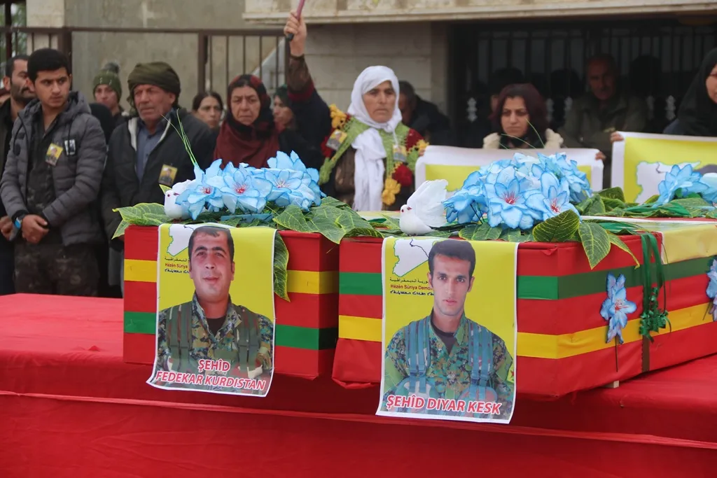 ​​​​​​​تشييع جثماني شهيدين إلى مثواهما الأخير في مزار الشهيد خبات ديرك