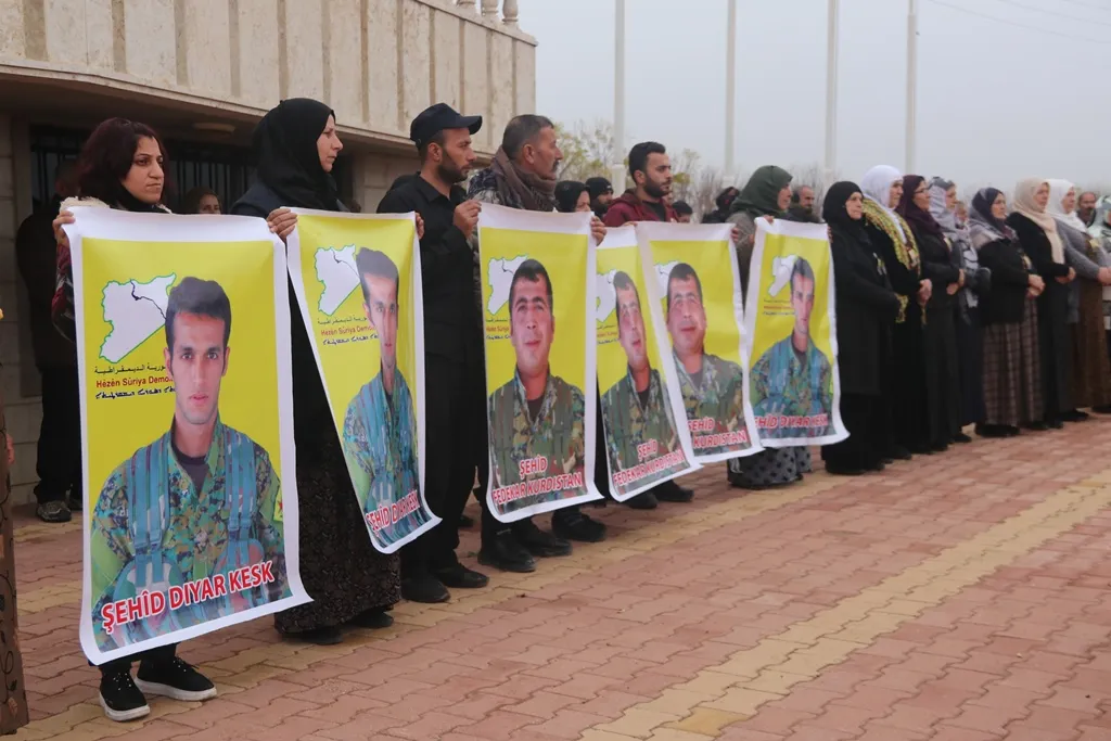​​​​​​​تشييع جثماني شهيدين إلى مثواهما الأخير في مزار الشهيد خبات ديرك