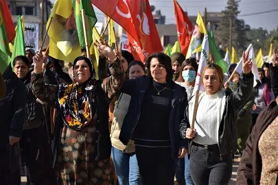 ​​​​​​​المئات من أهالي تل تمر وزركان يتظاهرون ضد الاحتلال التركي