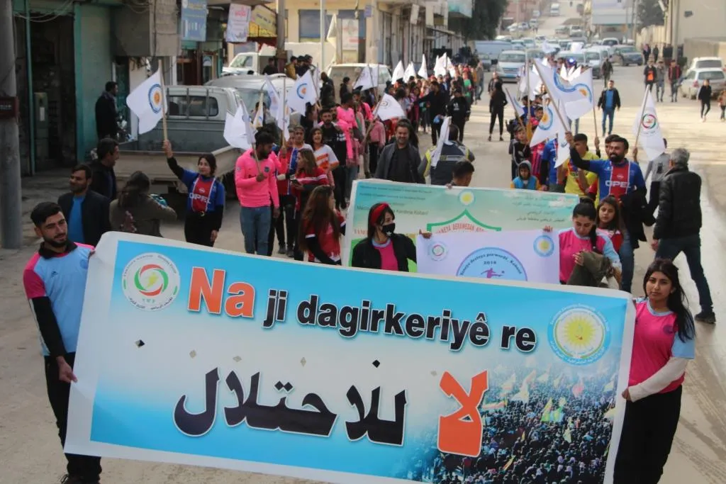 مظاهرة للشبيبة في كوباني تنديداً بالهجمات التركية على مناطق شمال وشرق سوريا