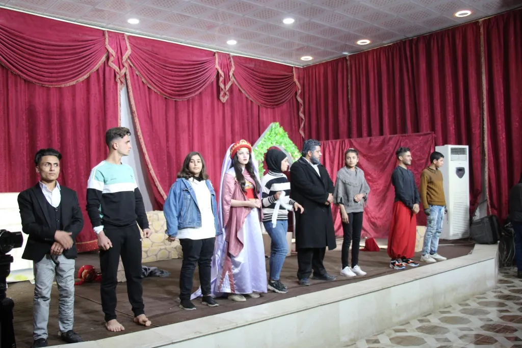 عرض مسرحي بعنوان "إزالة الأشواك" في مدينة منبج
