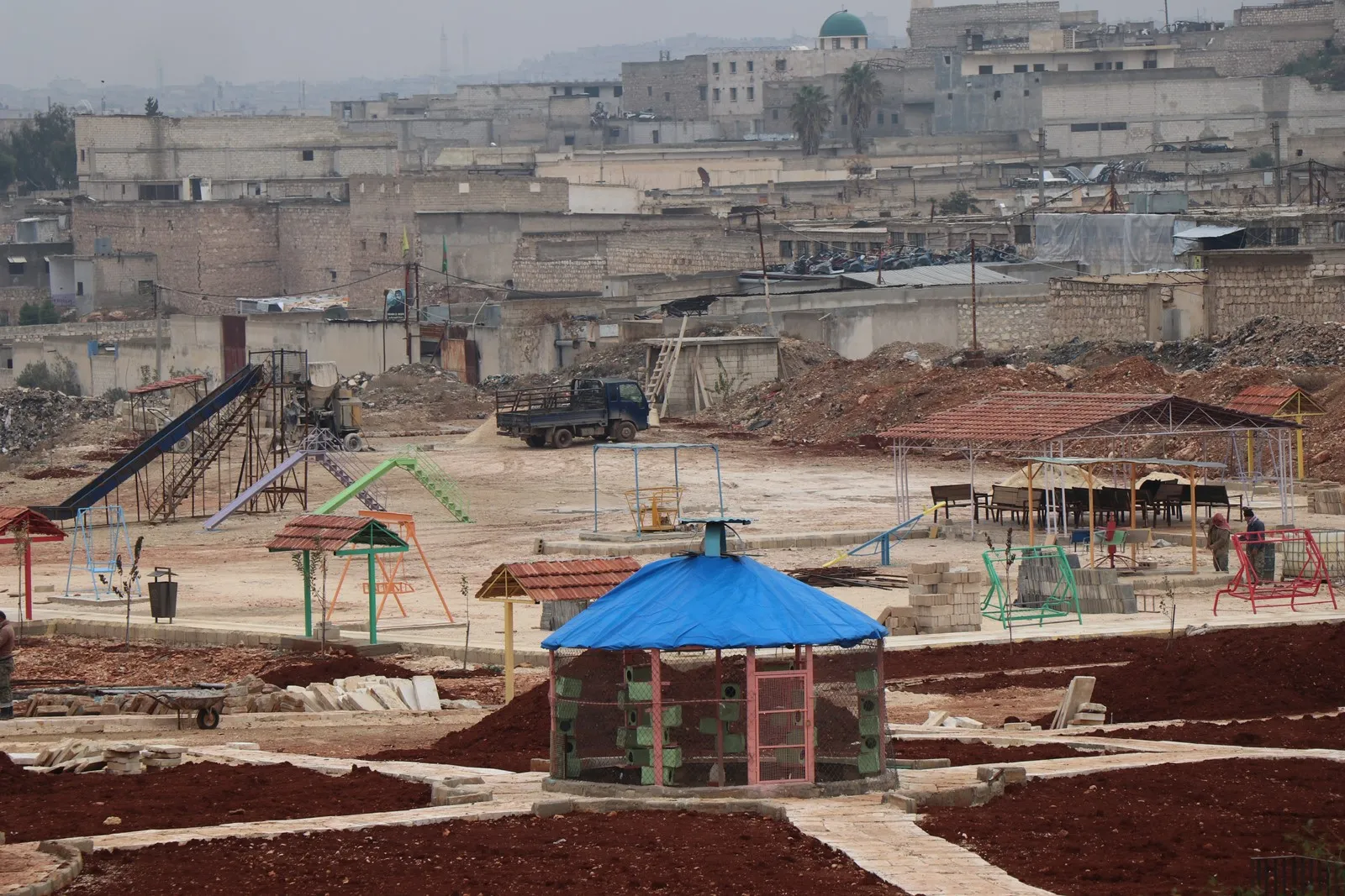 YPG تنشئ حديقة أطفال شهداء عفرين وبداخلها مُجسم قلعة نبي هوري