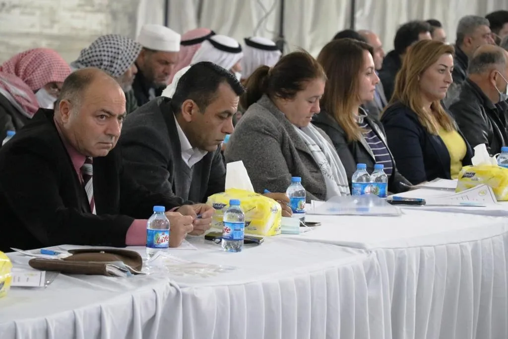 سياسيّون ومثقفون يتباحثون حل الأزمة السورية في ندوة حوارية