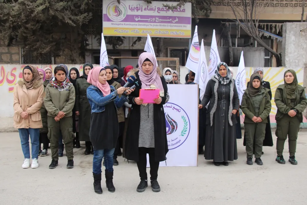 قتل أماً ورضيعها.. تجمع نساء زنوبيا يدين هجوماً نفذته تركيا ومرتزقتها على قرية بمنبج