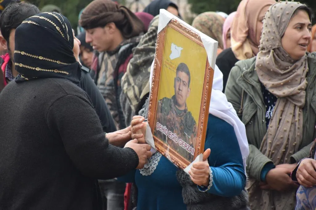 ​​​​​​​أهالي الحسكة يشيعون شهيدين من قوات سوريا الديمقراطية