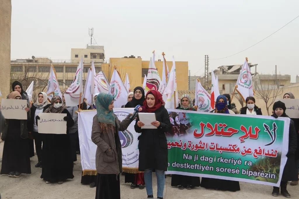 تجمع نساء زنوبيا: هجمات تركيا المتزامنة مع الهجوم على سجن الصناعة دليل مؤازرتها الحقيقية لداعش