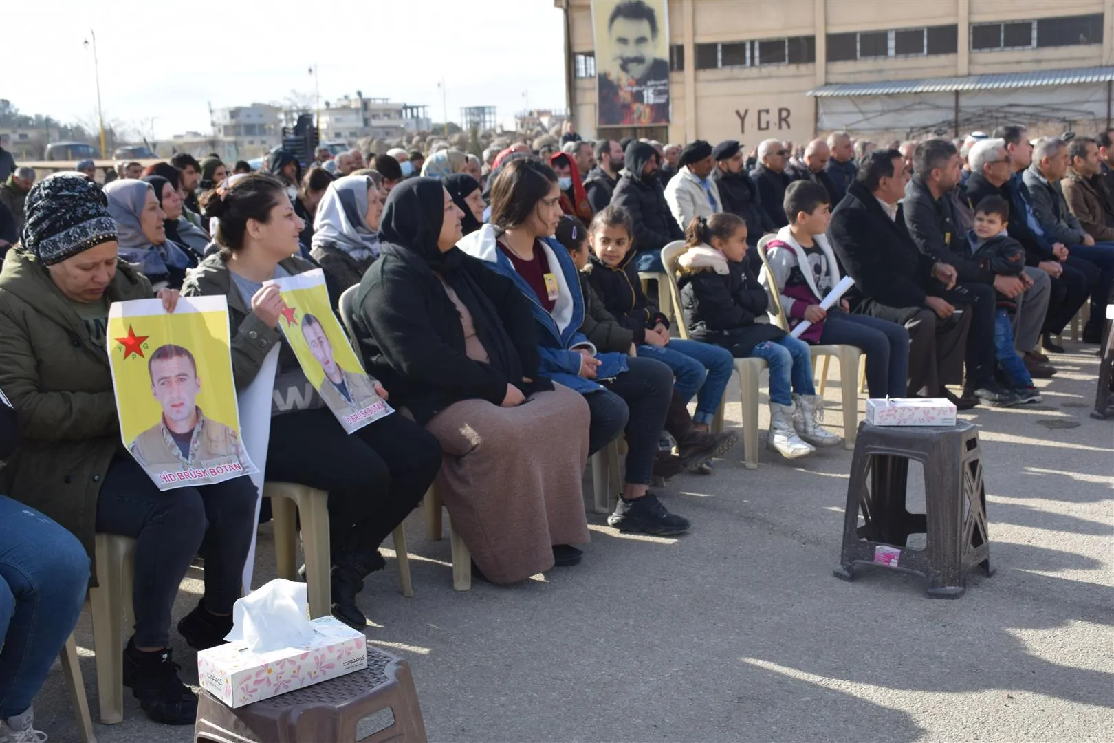 ​​​​​​​أهالي ناحيتي كركي لكي وديرك يقدمون واجب العزاء لذوي الشهيد بروسك بوطان