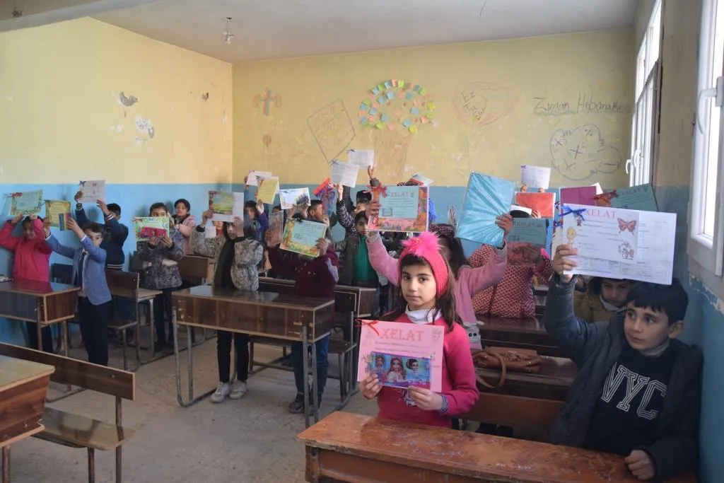 ​​​​​​​توزيع الجلاء المدرسي على طلبة المرحلة الابتدائية في مدارس مقاطعة كوباني