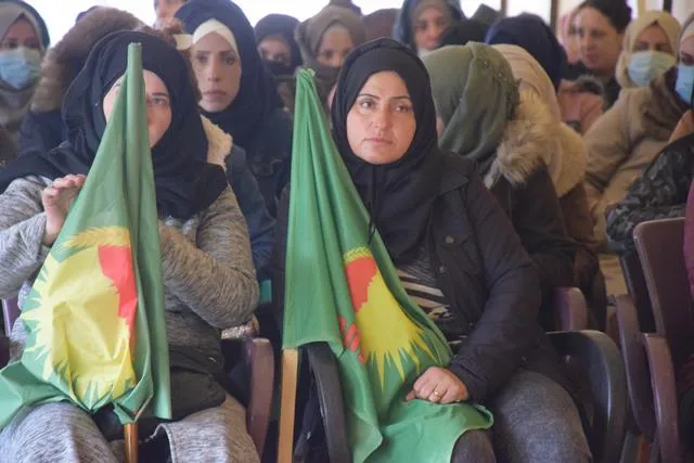 تنديداً بالهجمات التركية.. اتحاد المرأة الشابة ينصب خيمة اعتصام في الحسكة