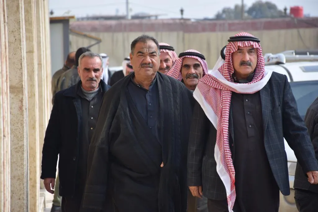 ​​​​​​​في تأكيد على تعاضدهم.. الأهالي يقدمون المساعدات للنازحين جراء هجمات داعش الأخيرة