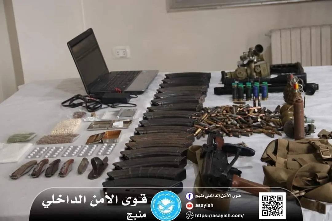 قوى الأمن الداخلي في منبج تلقي القبض على مجموعة من تجار الأسلحة والمخدرات