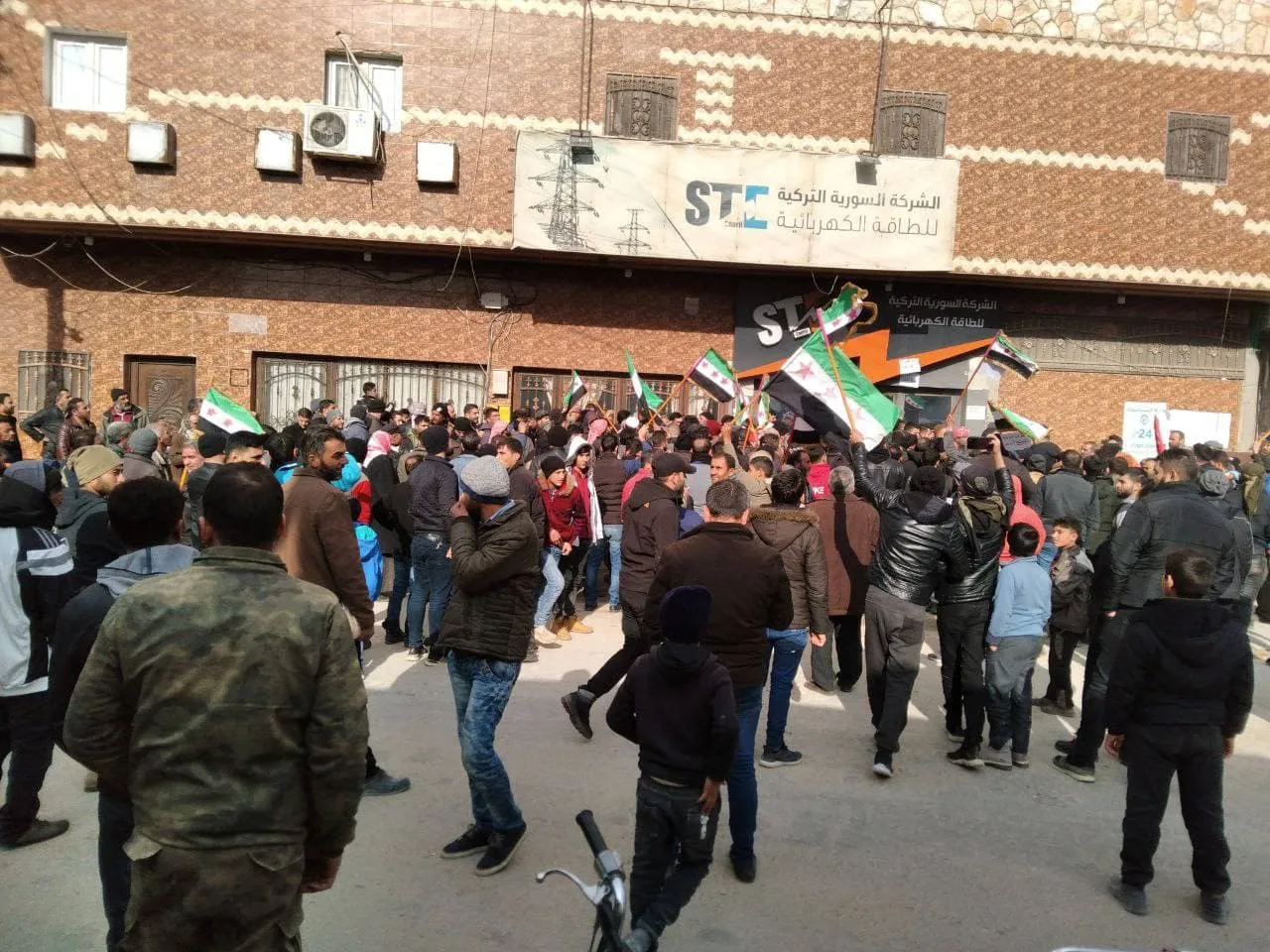 ​​​​​​​اقتتال بين مرتزقة تركيا وتظاهرات ضد المجالس المحلية لسوء الوضع المعيشي والخدمات