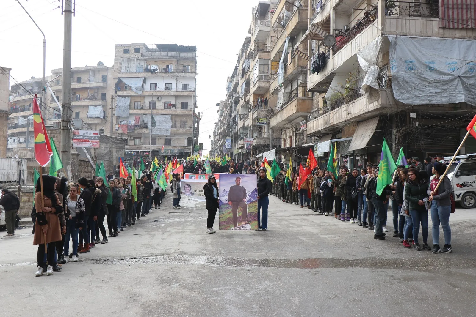 خلال مظاهرة حاشدة.. اتحاد المرأة الشابة في حلب: نتعهد بالانتقام لشهدائنا