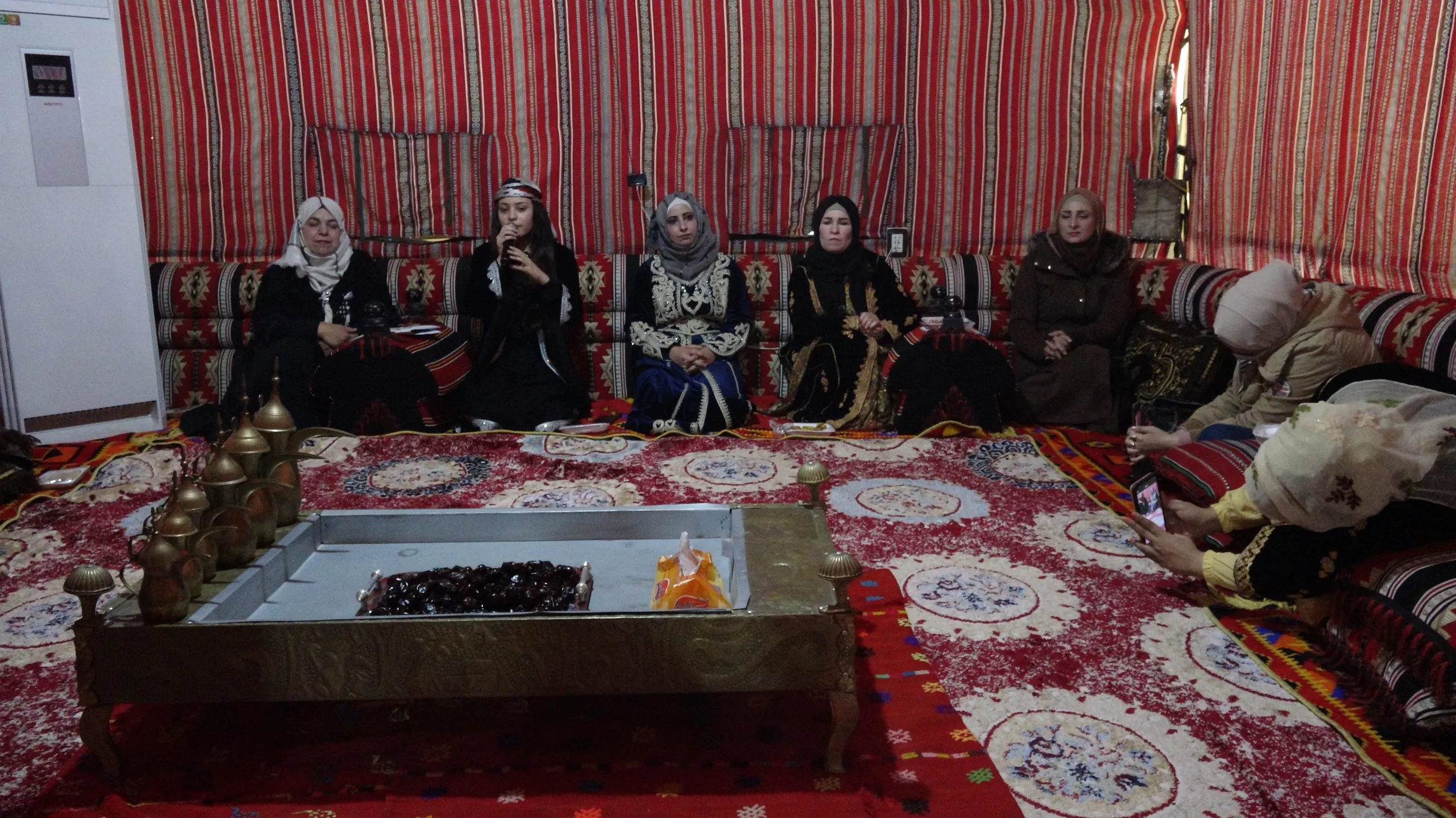 ​​​​​​​جلسة تراثية لإحياء فن المرأة في الطبقة