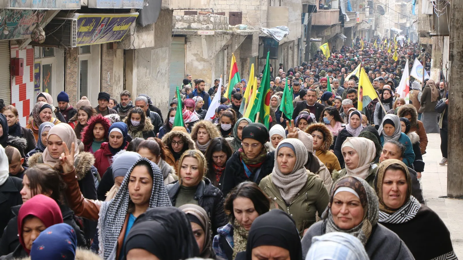 أهالي حلب يشيعون جثمان الشهيد معصوم دوغان إلى مثواه الأخير