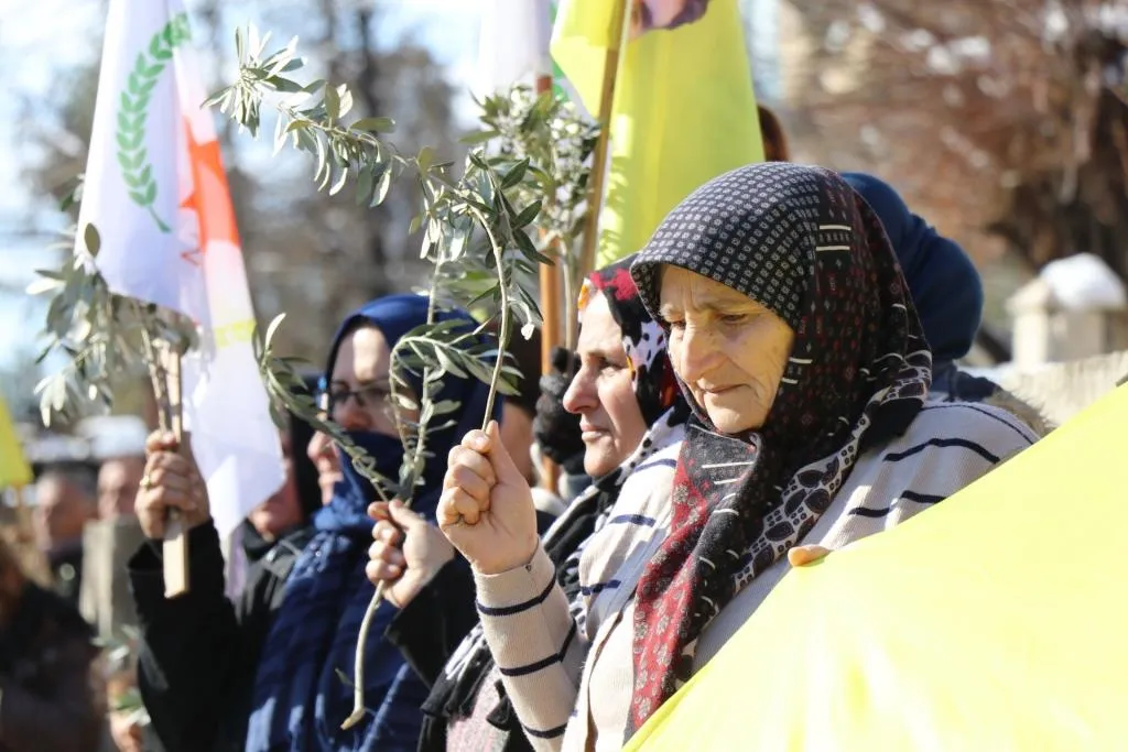 ​​​​​​​أهالي قامشلو ينددون خلال مظاهرة بالذكرى السنوية الرابعة للهجوم على عفرين