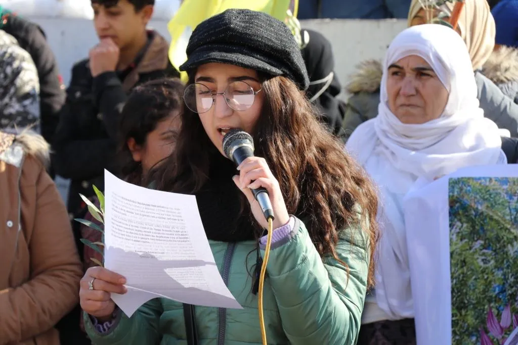 ​​​​​​​أهالي قامشلو ينددون خلال مظاهرة بالذكرى السنوية الرابعة للهجوم على عفرين