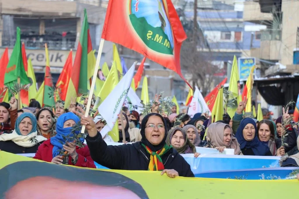 ​​​​​​​أهالي قامشلو ينددون خلال مظاهرة بالذكرى السنوية الرابعة للهجوم على عفرين