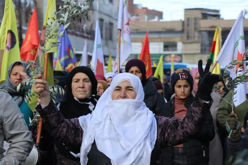 ​​​​​​​أهالي قامشلو ينددون خلال مظاهرة بالذكرى السنوية الرابعة للهجوم على عفرين