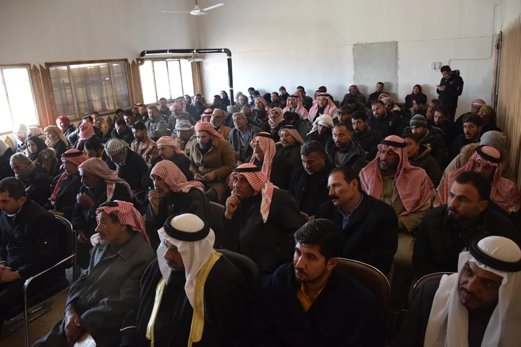انتقادات من الأهالي ووعود من الإدارة الذاتية خلال الاجتماع الجماهيري الرابع في الحسكة