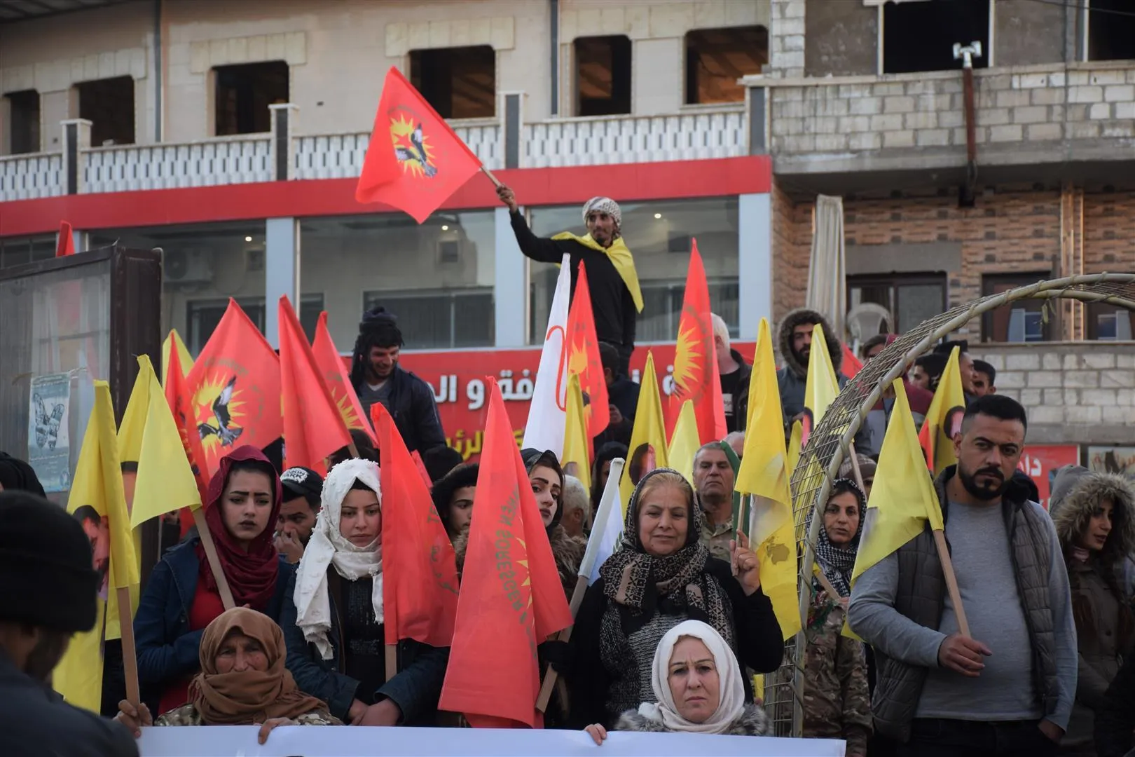 مظاهرة حاشدة للشبيبة الثورية في الحسكة تطالب بحرية القائد أوجلان