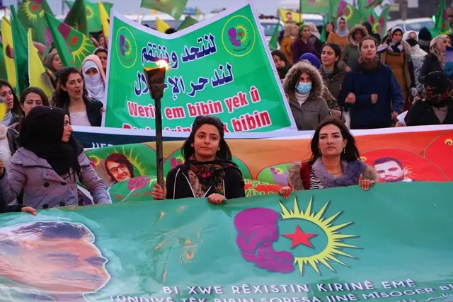 اتحاد المرأة الشابة يختتم مسيرته الراجلة في قامشلو بالإعلان عن حملة " الانتقام لدماء الشهداء"