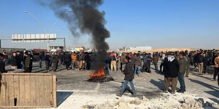 ​​​​​​​تظاهرة للعمال في هولير احتجاجاً على تغيير مكان عملهم