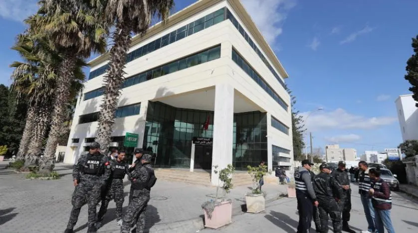​​​​​​​الشرطة التونسية تغلق أبواب المجلس الأعلى للقضاء غداة قرار سعيد حله