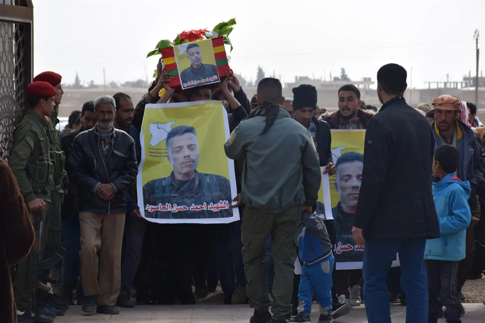 ​​​​​​​أهالي كركي لكي وتل كوجر يشيعون جثمان الشهيد أحمد حسن الحاصود إلى مثواه الأخير