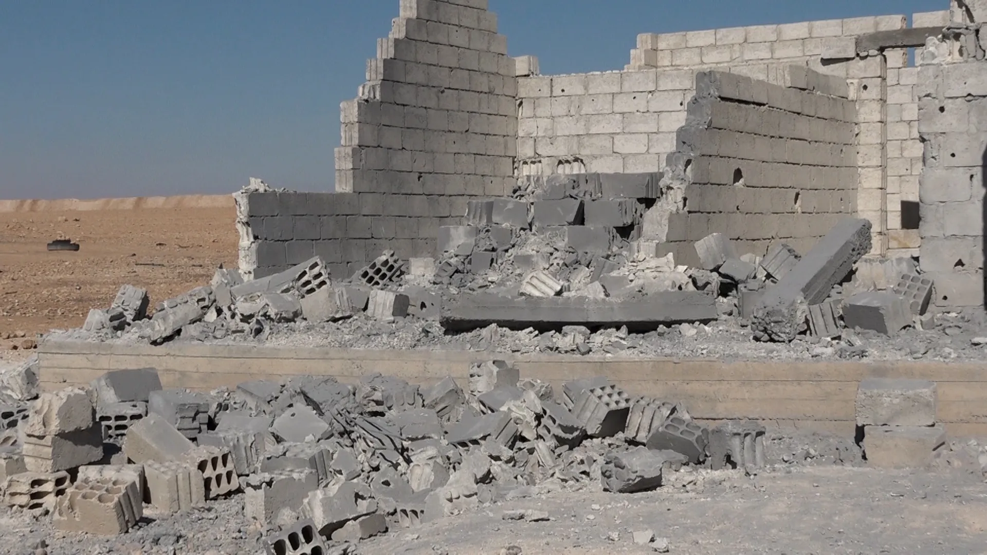 ​​​​​​​وكالتنا ترصد أضرار القصف على قرية جديدة في عين عيسى