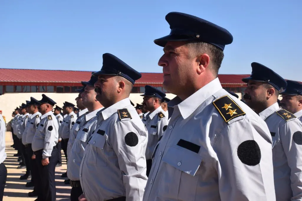 القيادة العامة لقوى الأمن الداخلي لشمال وشرق سوريا تخرّج الدفعة الأولى من الضباط