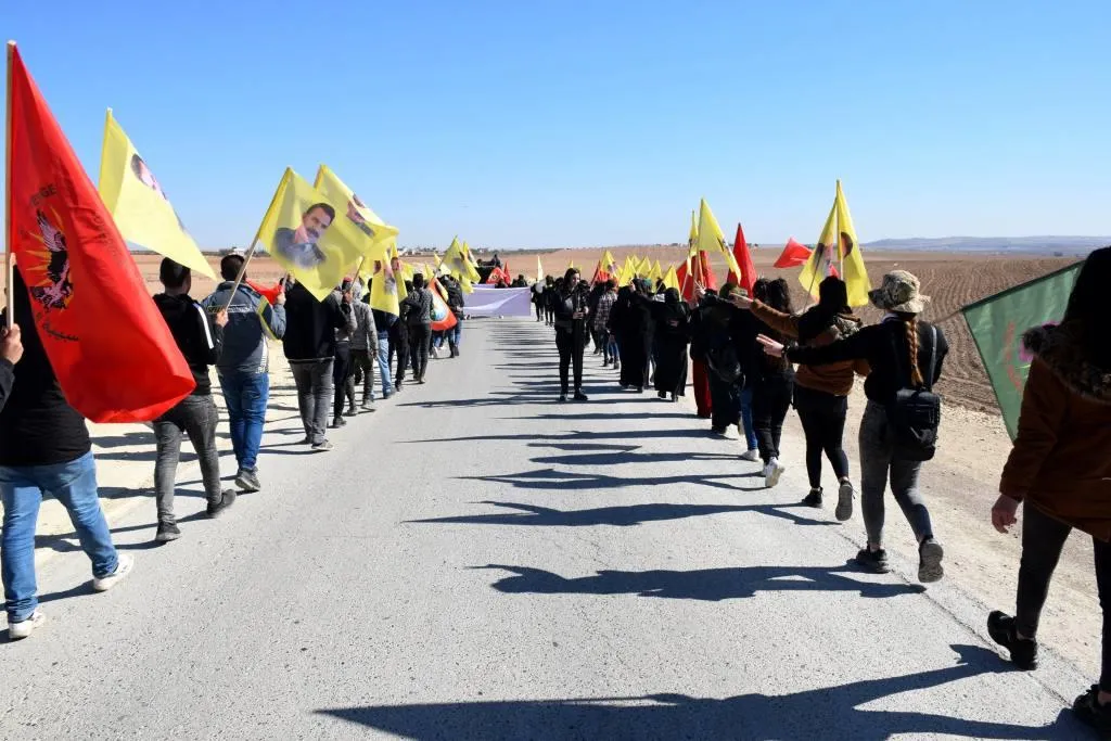 انطلاق مسيرة الشبيبة الراجلة في كوباني تنديداً بالمؤامرة ضد القائد أوجلان