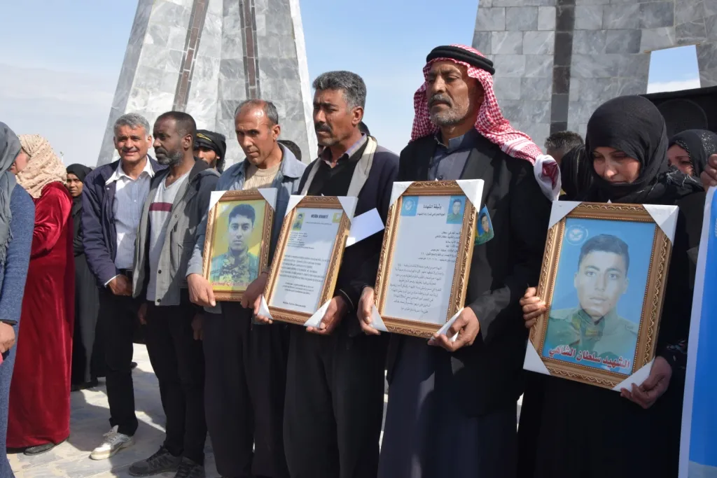 تشييع الشهيدين جكدار وسلطان إلى مثواهما الأخير في مزار الشهيدة دجلة بكوباني