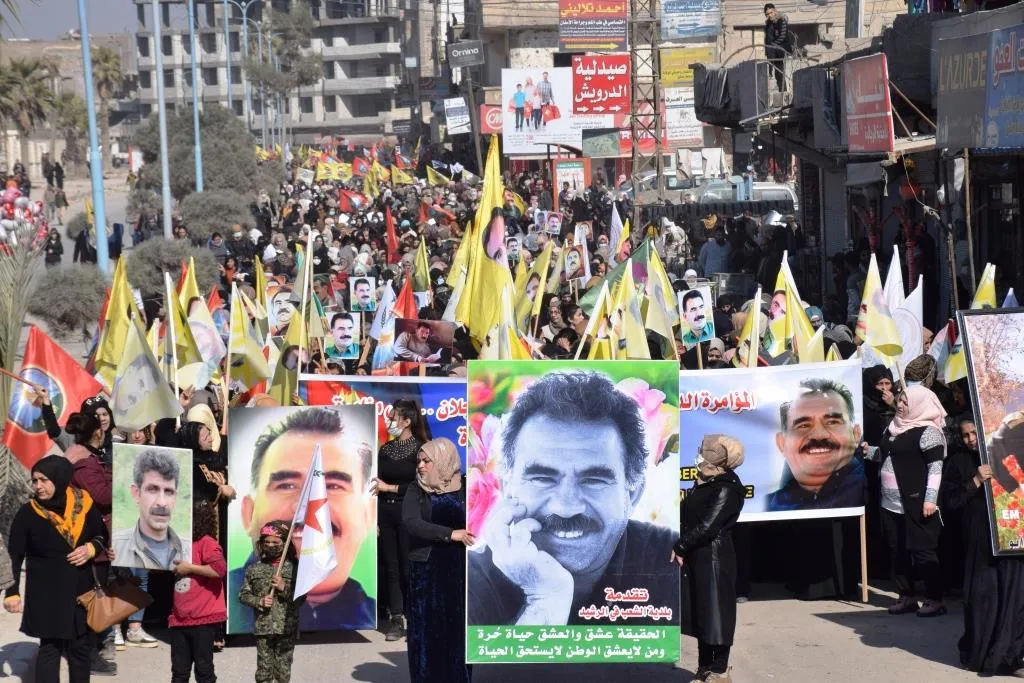 ​​​​​​​المئات في الرقة ودير الزور: حرية القائد أوجلان حرية العالم أجمع